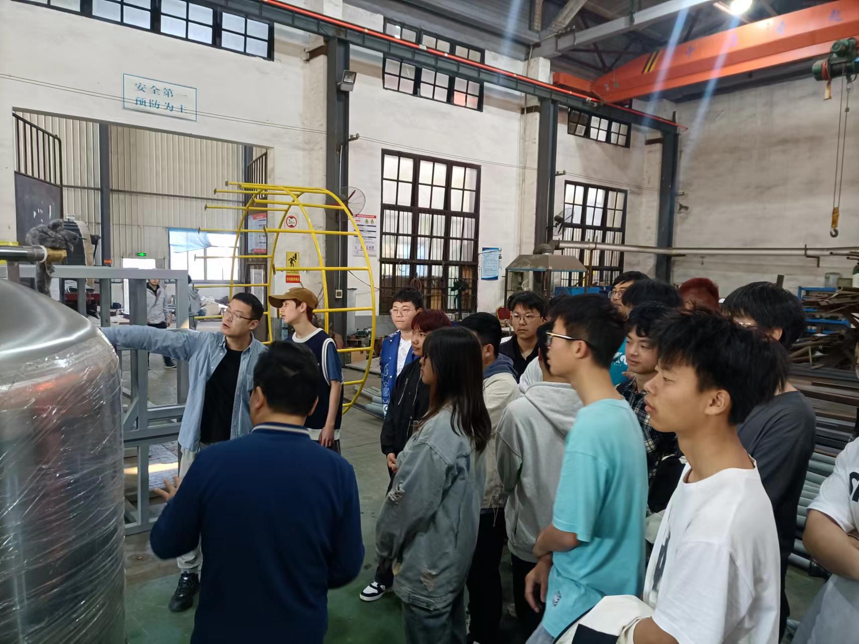 湖南工程学院近200名学生来leyu·乐鱼运动认知实习